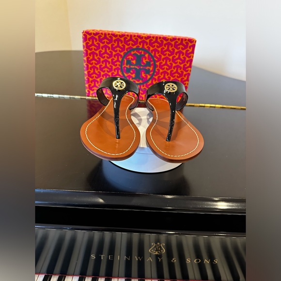 NWT Authentic Rare Luxury Minimalist Tory Burch Black Patent Cameron Thong - Picture 4 of 17